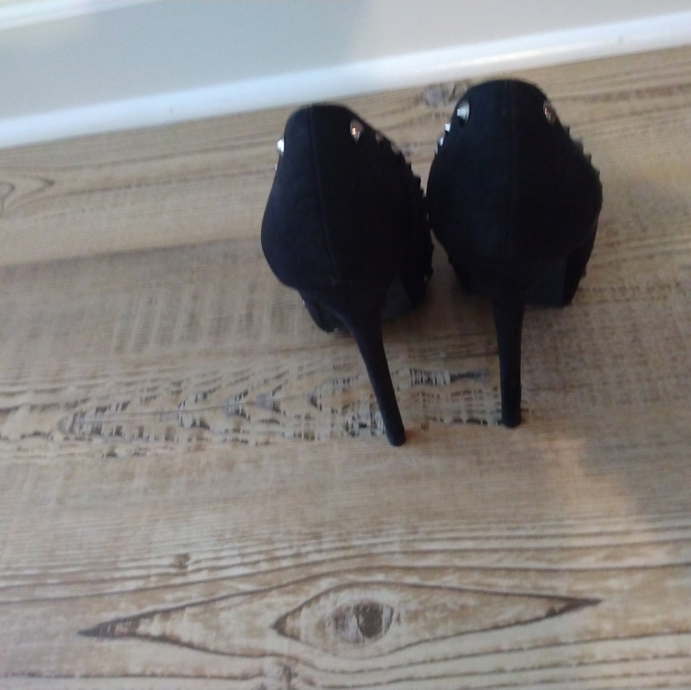 Shoes - Picture 3 of 5